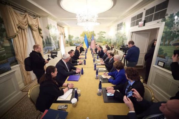 Президент Украины встретился с двухпартийной делегацией Сената США Президент Украины встретился с двухпартийной делегацией Сената США