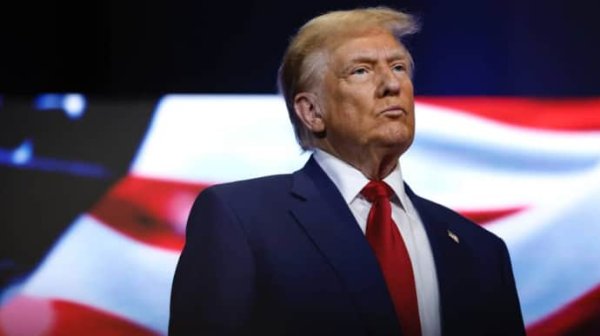 "Зеленский спал": Трамп говорит, что в Киеве грубо обошлись с его министром финансов "Зеленский спал": Трамп говорит, что в Киеве грубо обошлись с его министром финансов