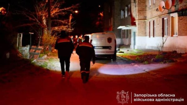 Из-за российской атаки на Запорожье возникли пожары, пострадал парень Из-за российской атаки на Запорожье возникли пожары, пострадал парень