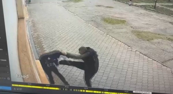Неизвестные в Кривом Роге напали на местного журналиста и угрожали его семье и редакции Неизвестные в Кривом Роге напали на местного журналиста и угрожали его семье и редакции