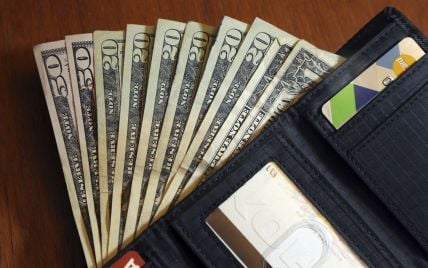 Курс валют на 18 марта: сколько будут стоить доллар, евро и злотый
Курс валют на 18 марта: сколько будут стоить доллар, евро и злотый