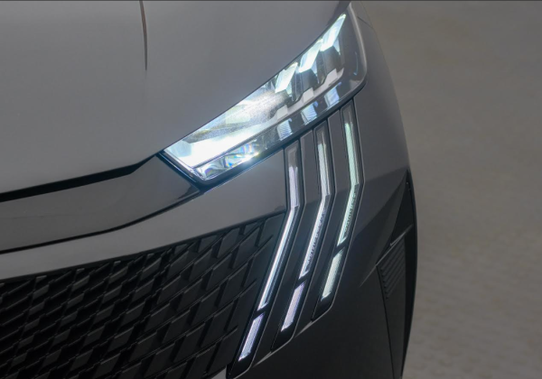 В Україну прибув новий кросовер Peugeot 3008: названі ціни та характеристики
В Україну прибув новий кросовер Peugeot 3008: названі ціни та характеристики