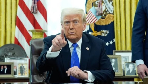 Трамп оголосив про запровадження 25% мита на автомобілі іноземного виробництва Трамп оголосив про запровадження 25% мита на автомобілі іноземного виробництва