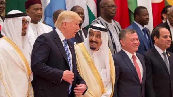 Трамп совершит свой первый международный визит в Саудовскую Аравию в мае – Axios Трамп совершит свой первый международный визит в Саудовскую Аравию в мае – Axios