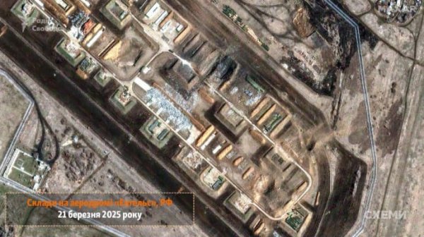 "Схемы" показали спутниковые снимки последствий удара Сил обороны по российскому аэродрому Энгельс "Схемы" показали спутниковые снимки последствий удара Сил обороны по российскому аэродрому Энгельс