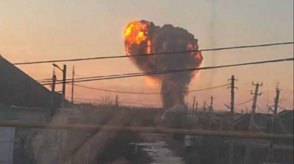 Дроны атаковали военный аэродром в Энгельсе: возник пожар Дроны атаковали военный аэродром в Энгельсе: возник пожар