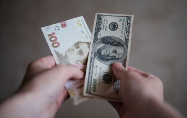 Середня зарплата українців за рік зросла на 60 доларів: як вона змінювалася за 30 років
Середня зарплата українців за рік зросла на 60 доларів: як вона змінювалася за 30 років