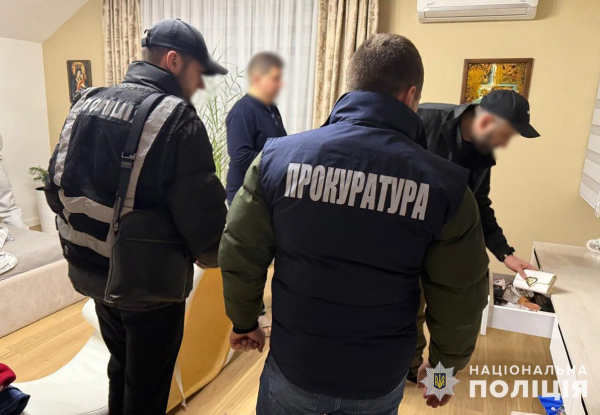 Во Львове разоблачили работников банка, похищавших деньги со счетов клиентов
                    
