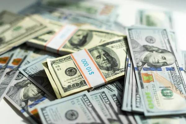 «Золотая карта» вместо визы: В США за один день было продано 1000 карт на $5 млрд
«Золотая карта» вместо визы: В США за один день было продано 1000 карт на $5 млрд