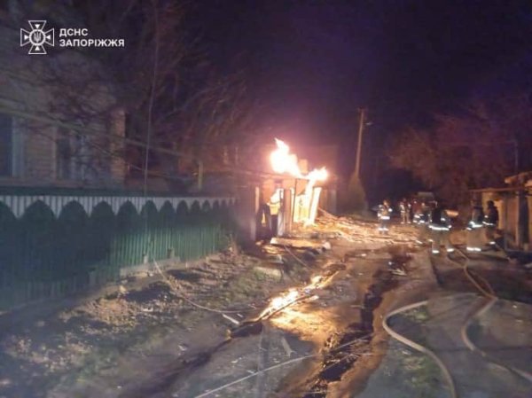 Спасатели показали последствия российской атаки дронов на Запорожье и район