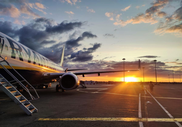 Ryanair ініціювала кримінальне розслідування щодо пасажира-"дипломата": що трапилось Ryanair ініціювала кримінальне розслідування щодо пасажира-"дипломата": що трапилось