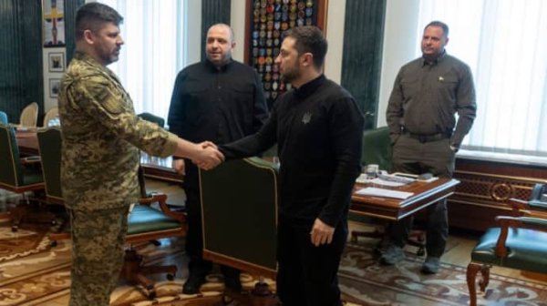 Зеленский поставил задачи Умерову и новому начальнику Генштаба Зеленский поставил задачи Умерову и новому начальнику Генштаба