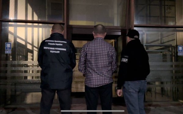 На Закарпатті інспектори митниці за $8000 планували переправити чоловіка до Угорщини
На Закарпатті інспектори митниці за $8000 планували переправити чоловіка до Угорщини