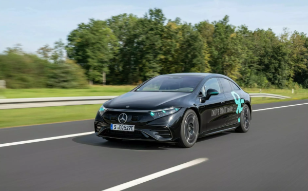 Автомобілі Mercedes-Benz отримали новий колір габаритних вогнів: названа причина
Автомобілі Mercedes-Benz отримали новий колір габаритних вогнів: названа причина