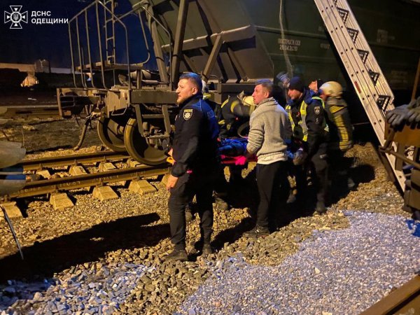В Одесі через ураження струмом на даху потяга загинув підліток
В Одесі через ураження струмом на даху потяга загинув підліток