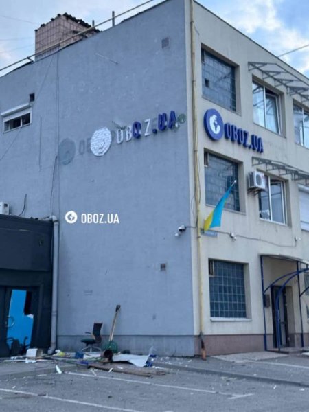 Россияне повредили офис одного из изданий в Киеве Россияне повредили офис одного из изданий в Киеве