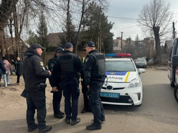 Неизвестные в Кривом Роге напали на местного журналиста и угрожали его семье и редакции Неизвестные в Кривом Роге напали на местного журналиста и угрожали его семье и редакции