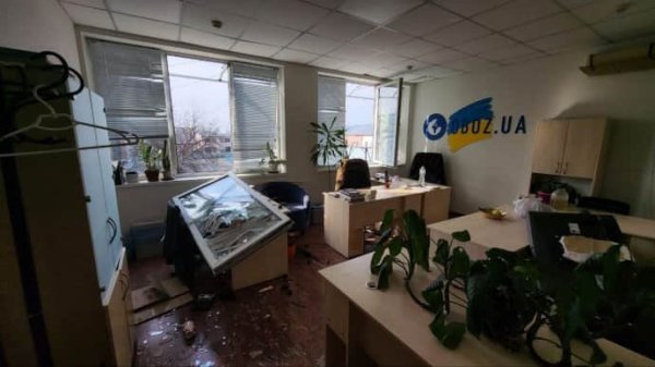 Россияне повредили офис одного из изданий в Киеве Россияне повредили офис одного из изданий в Киеве
