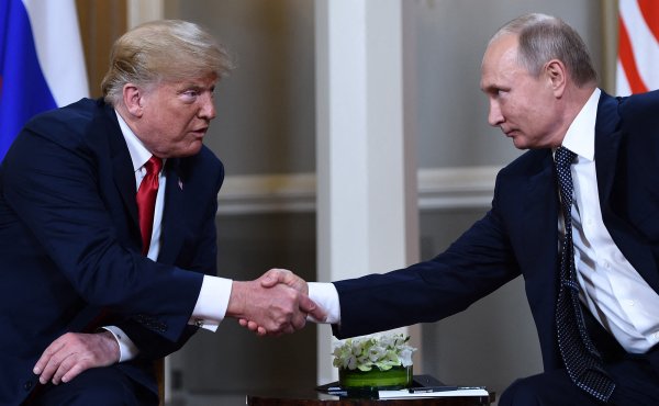 Знову перезавантаження? Як Путін шукає підхід до Трампа і що відбувається між Росією та США
Знову перезавантаження? Як Путін шукає підхід до Трампа і що відбувається між Росією та США