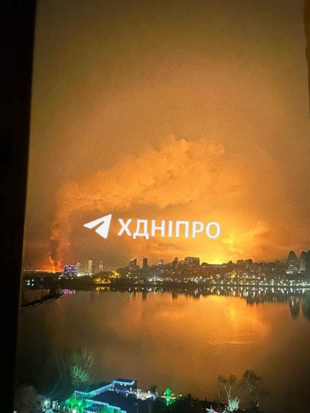 РФ атаковала Днепр беспилотниками: пожар в ресторанном комплексе, 4 пострадавших РФ атаковала Днепр беспилотниками: пожар в ресторанном комплексе, 4 пострадавших