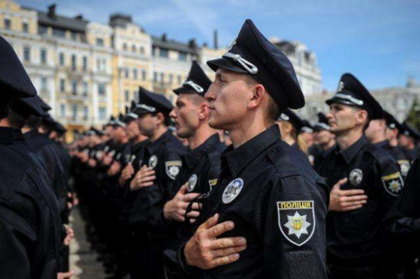 Рада поддержала повышение зарплат для полицейских
Рада поддержала повышение зарплат для полицейских