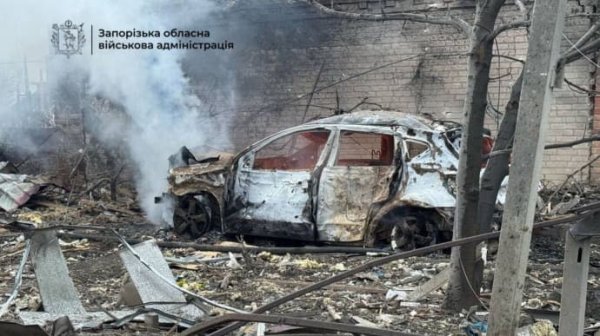 РФ ударила по гражданским объектам в Запорожской области, погибла женщина РФ ударила по гражданским объектам в Запорожской области, погибла женщина