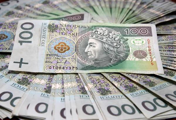 85% украинцев в Польше удовлетворены уровнем заработной платы — опрос
85% украинцев в Польше удовлетворены уровнем заработной платы — опрос