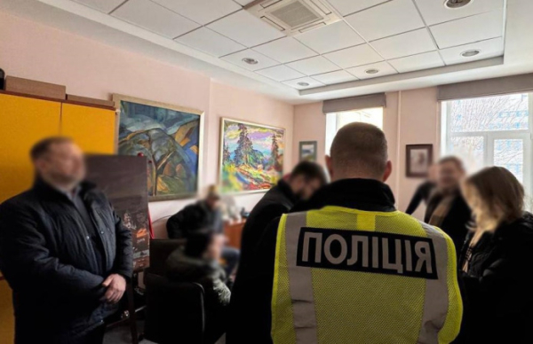 Правоохранители проводят обыски у ведущих фармпроизводителей Киева (фото)
Правоохранители проводят обыски у ведущих фармпроизводителей Киева (фото)
