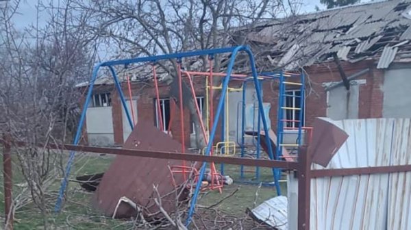 Россияне сбросили бомбу на семью на детской площадке: погибли 3-летняя девочка с матерью Россияне сбросили бомбу на семью на детской площадке: погибли 3-летняя девочка с матерью