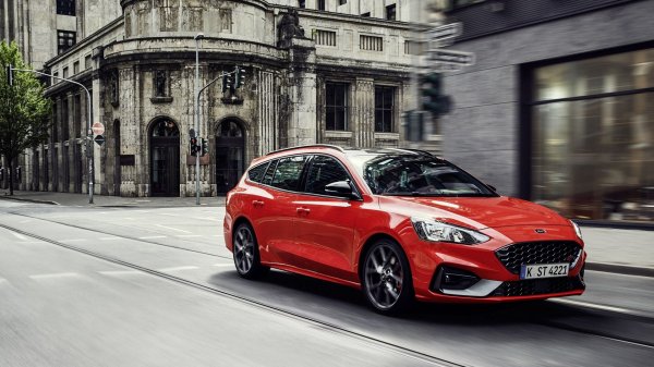 Ford знімає з виробництва модель Focus і не готує заміну: названа причина
Ford знімає з виробництва модель Focus і не готує заміну: названа причина