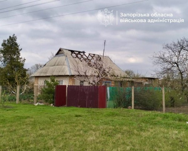 Унаслідок ударів по Запорізькій області пошкоджено приватні будинки
Унаслідок ударів по Запорізькій області пошкоджено приватні будинки