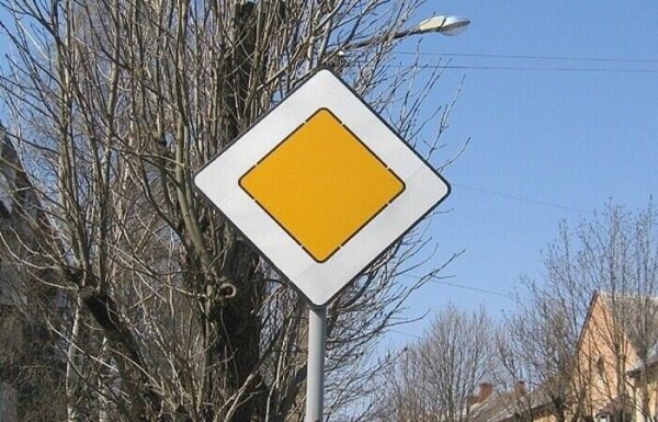Як швидко та легко запам'ятати дорожні знаки: кілька важливих порад
Як швидко та легко запам'ятати дорожні знаки: кілька важливих порад