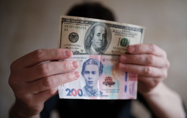 Чи буде обвал гривні? Чого чекати від курсу долара у 2025 році
Чи буде обвал гривні? Чого чекати від курсу долара у 2025 році