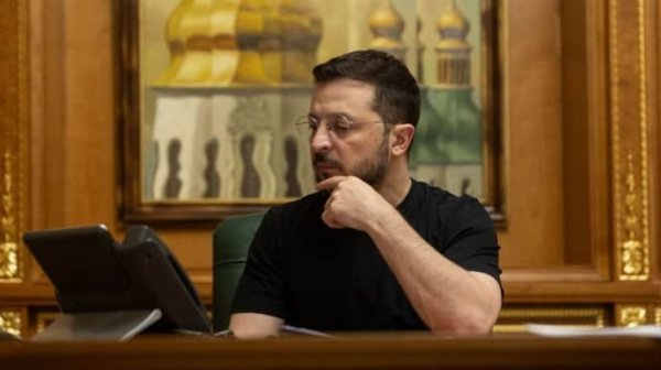 Зеленский поговорил с премьером Канады об усилении давления на Москву Зеленский поговорил с премьером Канады об усилении давления на Москву