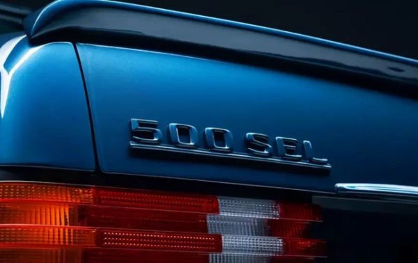З ексклюзивним тюнінгом: унікальний Mercedes-Benz 500 SEL продадуть на аукціоні
З ексклюзивним тюнінгом: унікальний Mercedes-Benz 500 SEL продадуть на аукціоні