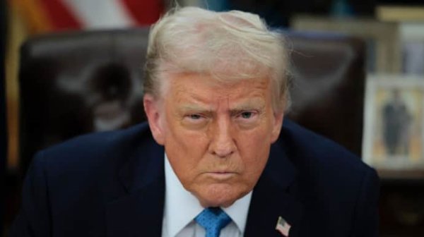 Трамп отреагировал на скандал с утечкой секретных данных в Signal: "Это фейковые новости" Трамп отреагировал на скандал с утечкой секретных данных в Signal: "Это фейковые новости"
