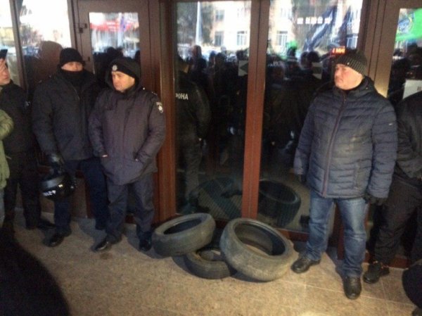 К месту жительства Кернеса пришел "марш злых харьковчан" К месту жительства Кернеса пришел "марш злых харьковчан"