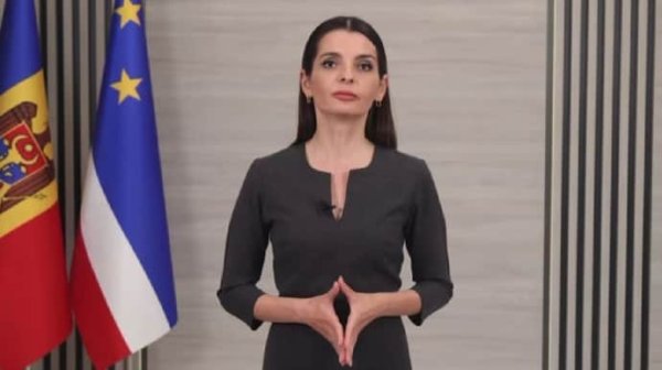 Главу Гагаузии, которая жала руку Путину, задержали в аэропорту Кишинева Главу Гагаузии, которая жала руку Путину, задержали в аэропорту Кишинева