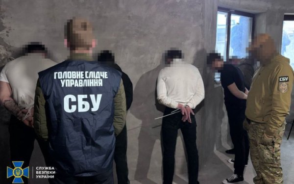 СБУ затримала організовану групу, яка вимагала «данину» у військових та онкохворих
СБУ затримала організовану групу, яка вимагала «данину» у військових та онкохворих