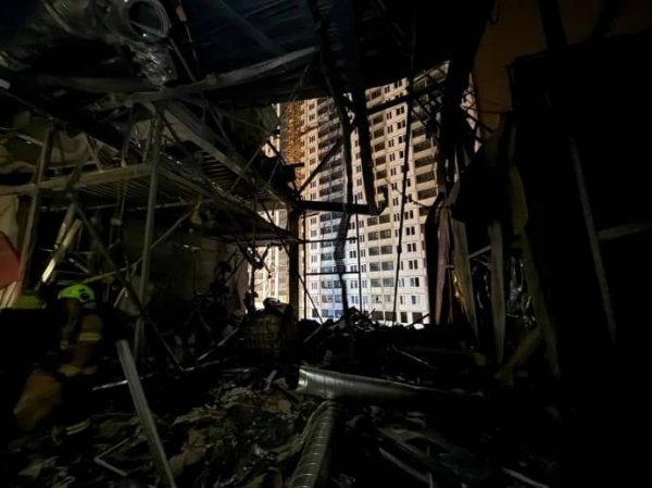 РФ атаковала Киевщину: Раненый мужчина, поврежденны дома, пожар на предприятии РФ атаковала Киевщину: Раненый мужчина, поврежденны дома, пожар на предприятии