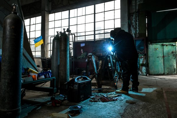 Лікарі та кваліфіковані робітники. Яких спеціалістів найбільше шукають на ринку праці
Лікарі та кваліфіковані робітники. Яких спеціалістів найбільше шукають на ринку праці