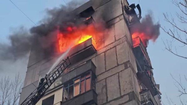 Полиция показала последствия авиаудара по Константиновке Полиция показала последствия авиаудара по Константиновке