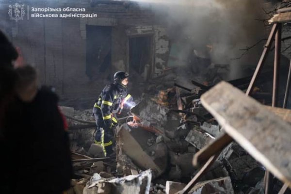 12 человек пострадали и трое погибли из-за российской атаки на Запорожье 12 человек пострадали и трое погибли из-за российской атаки на Запорожье