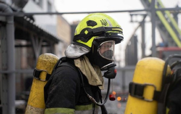 У Києві зросла кількість жертв внаслідок атаки РФ: серед загиблих 5-річна дитина
У Києві зросла кількість жертв внаслідок атаки РФ: серед загиблих 5-річна дитина