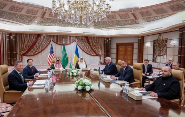 США відновлюють військову допомогу Україні та обмін розвідданими
США відновлюють військову допомогу Україні та обмін розвідданими