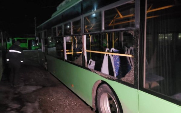 Унаслідок влучання "Шахеда" у Харкові пошкоджений громадський транспорт і ЛЕП
Унаслідок влучання "Шахеда" у Харкові пошкоджений громадський транспорт і ЛЕП
