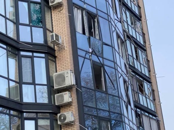 Атака на Днепр: 3 пострадавших, повреждены предприятия, многоэтажки и более 60 авто Атака на Днепр: 3 пострадавших, повреждены предприятия, многоэтажки и более 60 авто