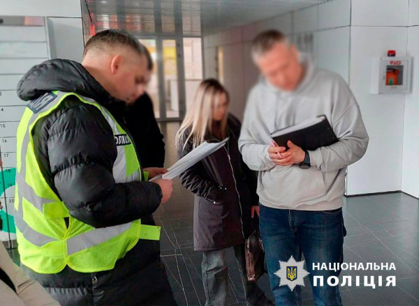 Правоохранители проводят обыски у ведущих фармпроизводителей Киева (фото)
Правоохранители проводят обыски у ведущих фармпроизводителей Киева (фото)