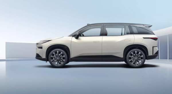 Самый дешевый электромобиль Toyota собрал 10 000 заказов за час (фото)
Самый дешевый электромобиль Toyota собрал 10 000 заказов за час (фото)