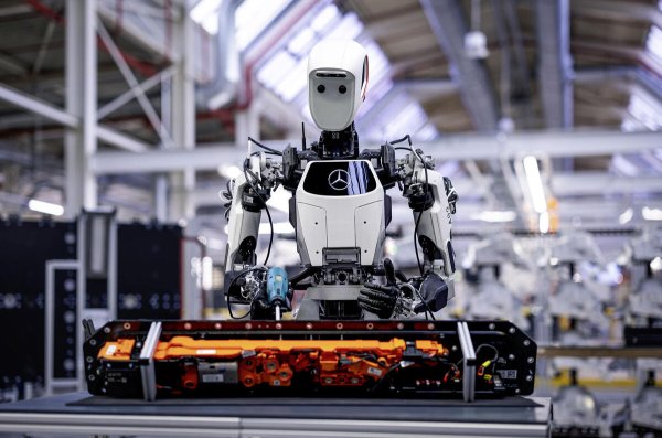 Mercedes-Benz впроваджує роботів і штучний інтелект у виробництві авто: подробиці
Mercedes-Benz впроваджує роботів і штучний інтелект у виробництві авто: подробиці